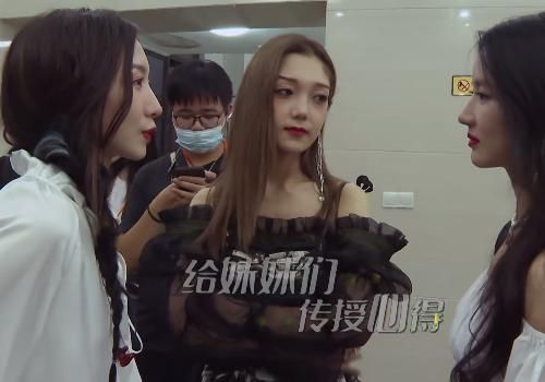 成员|孟美岐嘱咐硬糖少女303成员,谁留意陈卓璇的位置熟不熟很明显