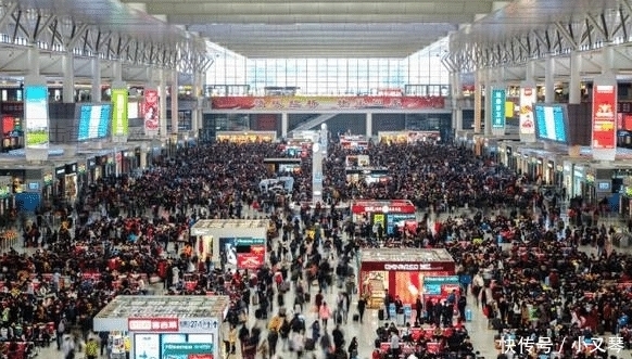  大妈|大妈没赶上火车，退票遭对方拒绝，一气之下撕碎车票，结果悲剧了