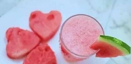 理科生|不同专业吃西瓜，理科生普通，文科生讲究，美术生