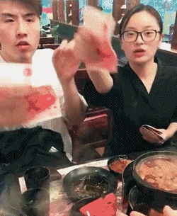 舒爽|搞笑GIF：为什么看到他摔倒，心里会莫名的舒爽呢？