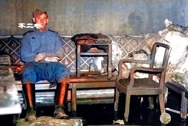  景象|上色老照片：第三帝国崩溃之时的景象，柏林街头躺着战死的德军