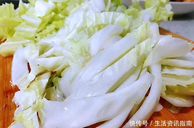 白菜|脂肪最怕这个菜,三天两头吃,腰细了脸小了,才2块钱一斤