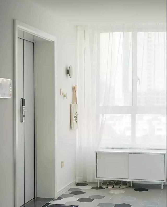  水泥|玄关地面铺这样,一进门就爱上你家,远看跟水泥自流平一样,大气