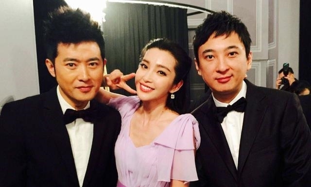 公孙策|淡出娱乐圈多年,网友街头偶遇任泉,短裤配拖鞋,47岁帅气逼人