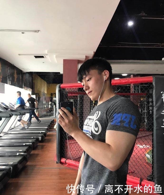 肌肉|爱健身的95后,雕刻出满身肌肉化身模特出镜,气质不输陈坤