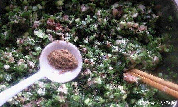 做出来的饺|饺子馅最怕的1种调料,10个人有9人放了,难怪饺子不香味还重