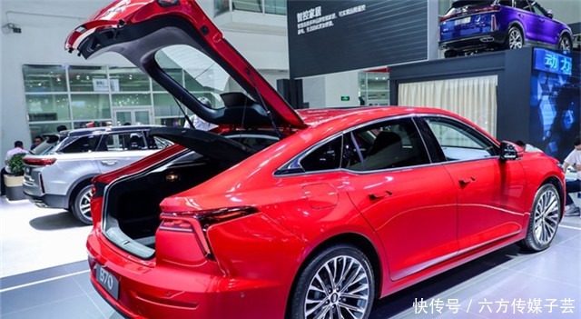 B70|全新奔腾B70非常漂亮，网友叫它凯迪拉腾，媲美合资的掀背轿跑