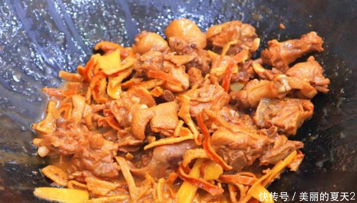  八月|八月初，它跟鸭肉是绝配！随便焖一焖，营养开胃不油腻，孩子爱吃