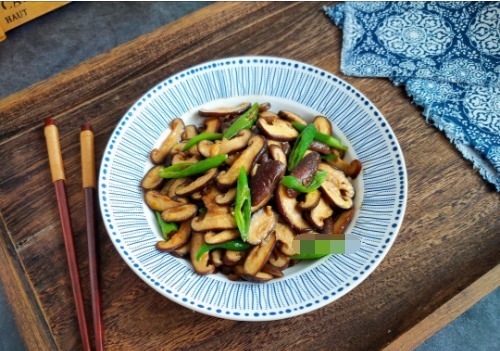 就要|这菜要多吃,咸香下饭,给肉都不换,我家隔三差五就要吃