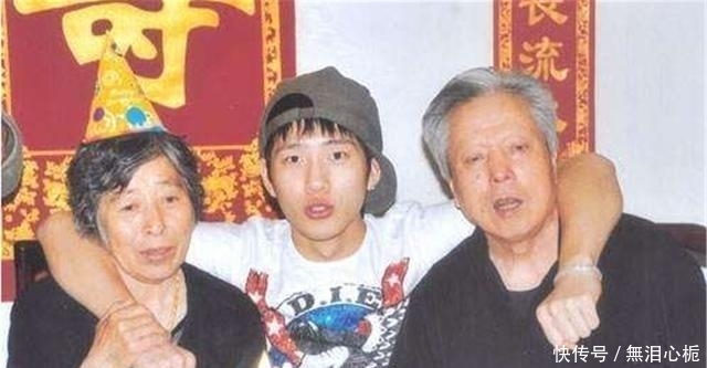 满月|未满月就被抛弃,全靠拾荒奶奶拉扯大,逆袭成影帝父母又找上了门