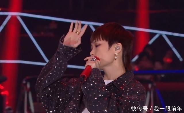 黄晓明|芒果818晚会如大型蹦迪现场,黄晓明跳舞似抽筋,王一博嗨翻全场