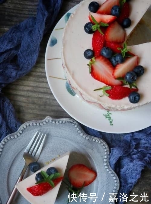 慕斯蛋糕|夏天最爱的草莓蛋糕,清爽细腻,配方升级,不用烤箱,零失败