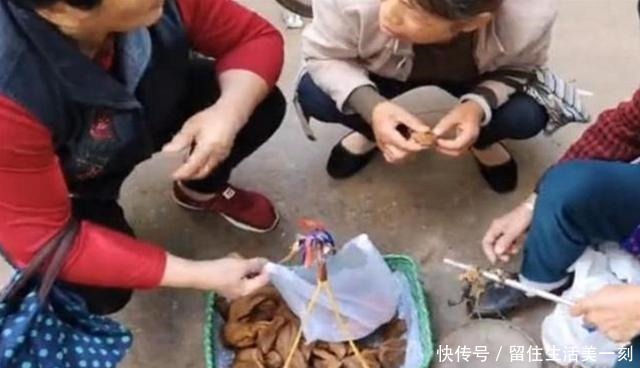 种小吃|大妈路边卖“稀罕物”,路人只看不买,识货的人抢着买!