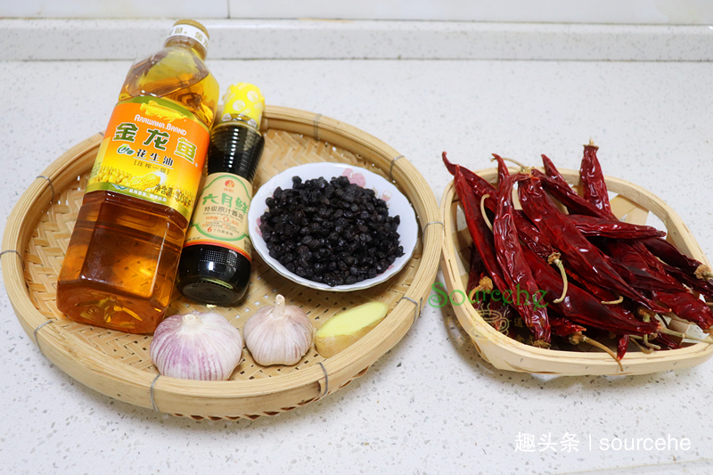  冰糖|做风味辣椒酱时加冰糖，香辣鲜美，存放一年不坏，比老干妈还香