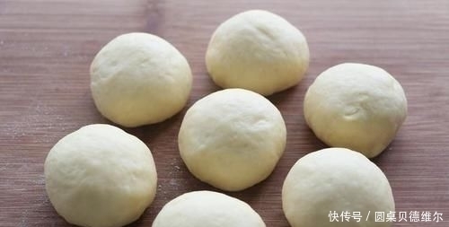 好吃|面粉特别的创意做法,加2个紫薯,比包子馒头都好吃,酥得直掉渣