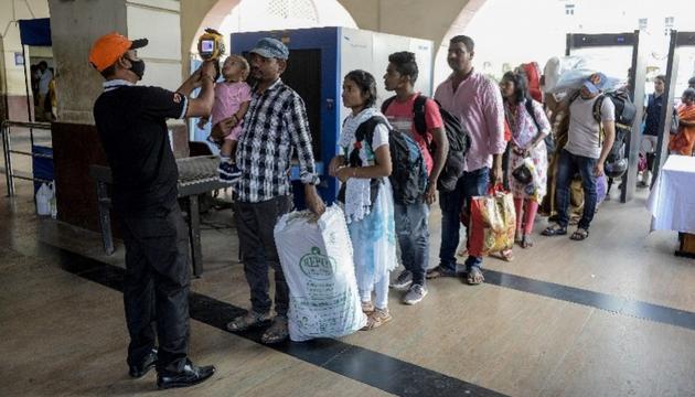 救助金|失业率飙升的印度:大律师法院外卖菜,救助金成"空头支票"