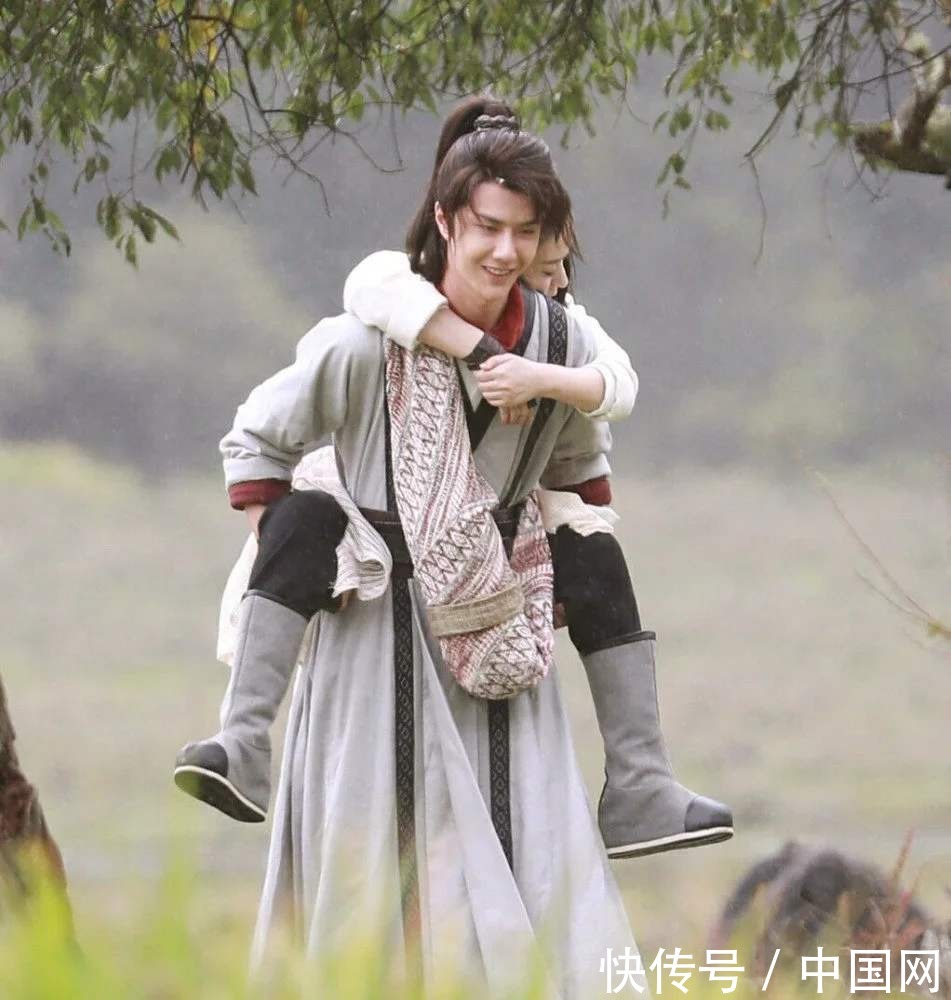 聊天|王一博被问:和赵丽颖私下聊天吗?他得意回答却惨遭赵丽颖神补刀