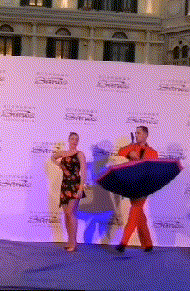 烧伤|搞笑GIF:面对烧伤的他,