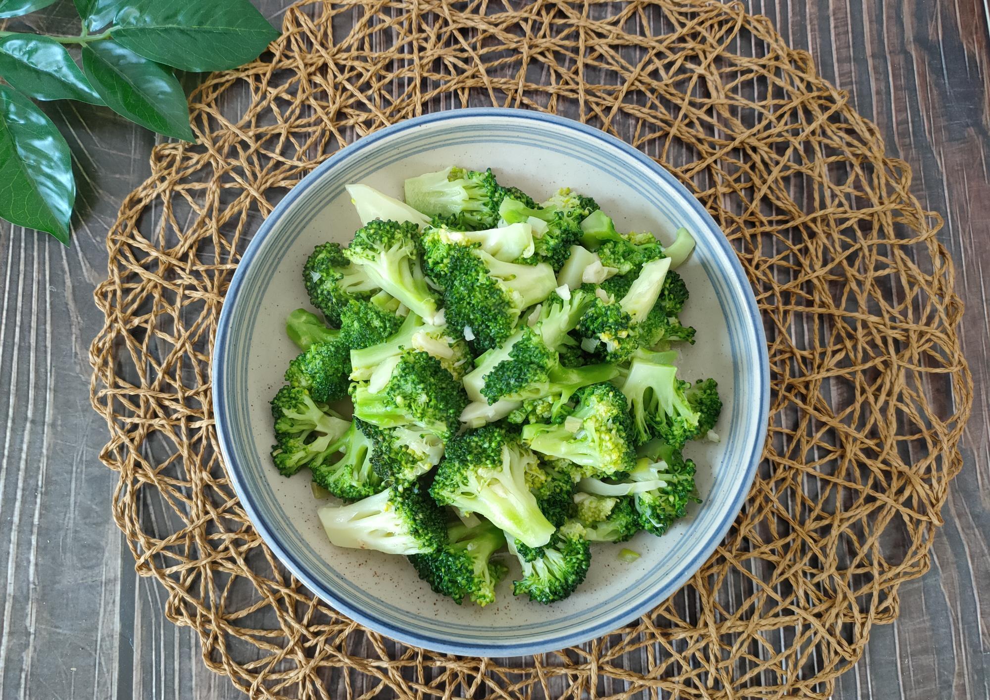 出水|做菜什么时候放盐很重要,不少人搞错了,难怪菜肴出水、口感发柴