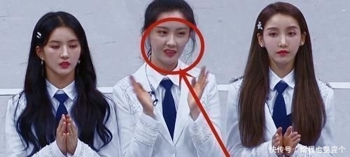  小姐姐|张艺凡发表感言, 台下学员不是翻白眼就是发呆, 王艺瑾却挤出微笑