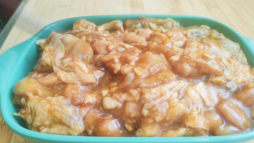  夏天|鸡肉夏天就该这样吃，不炒不炖不油炸，简单一做，楼道都能闻到香