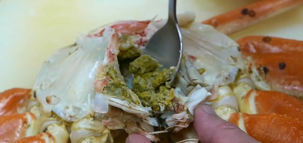 真肥|花150元买的一只螃蟹,真肥,还以为赚到,煮后掰开没勇气下嘴