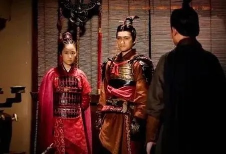 历史中|古代同名的2个奇女子,都嫁给了皇帝,结局却天壤之别