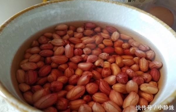 不用|花生不用炸不用煮,这样做简单又美味,每周吃几次,清热又降火