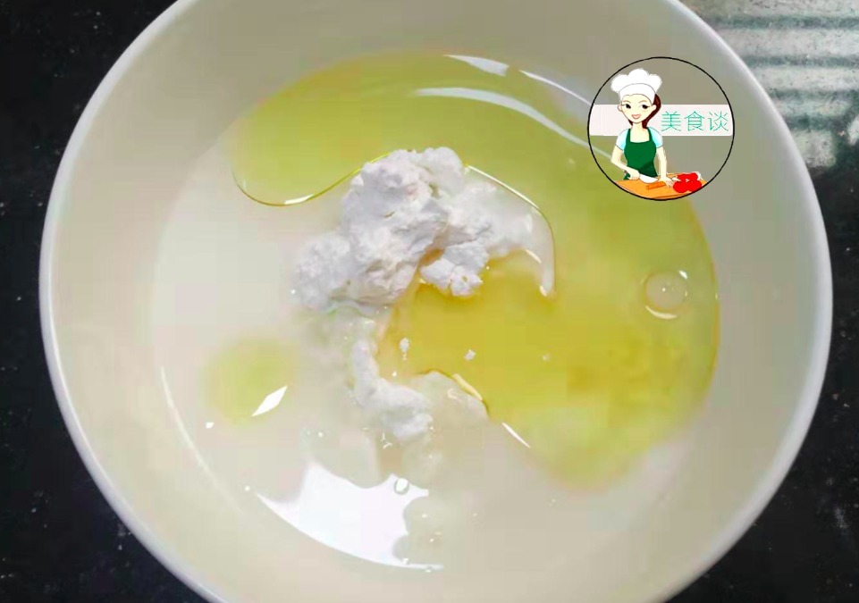  餐厅里|糯米粉一定要试试此做法，一蒸一卷，软嫩甜香，一口一块真解馋