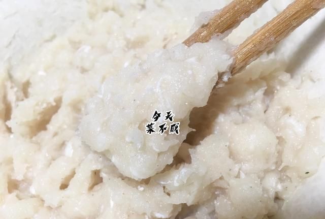 创意|面包锅贴鱼，创意十足，外酥里嫩，我家孩子最爱吃，三天做一次