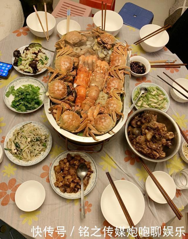 讲究|各地网友晒中秋晚饭,有的丰盛有的讲究,看到最后一个心酸了