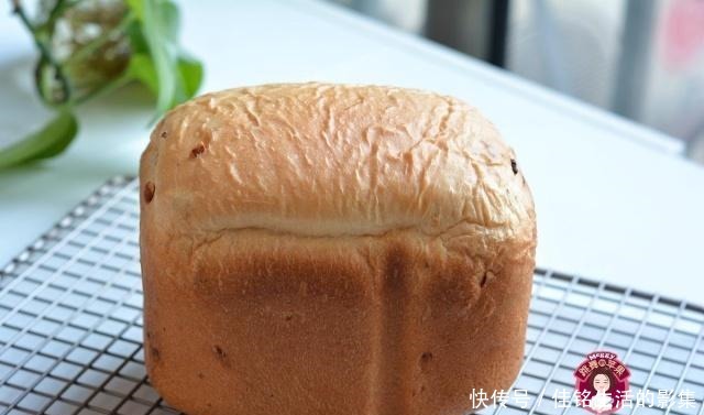 高筋面粉|想吃面包自己做,连烤箱都不开,营养暄软有嚼劲,抓两片能当饭