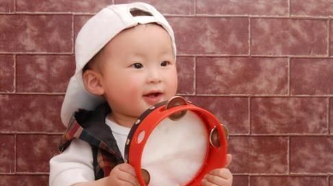 乘客|男孩公交车上多次故意踢踹乘客，教育无效后，男子的反击太残忍