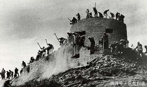 路过|日军躲在炮楼,游击队始终攻不下来,农民路过我可以造一物强攻