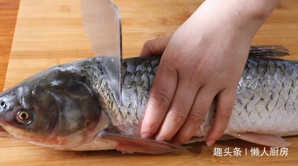 教你做|买了一条4斤重的草鱼,教你做麻辣鱼块,鱼肉麻辣入味特别下饭