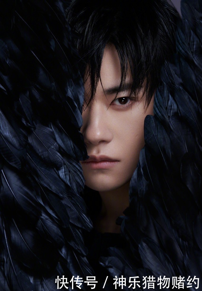 小透明|于正质疑TFBOYS造型抄袭《半妖倾城》,反被指抄袭《移动城堡》