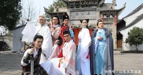  奔跑吧|郑恺荣获跑男100期“全勤奖”，宋雨琦深情评论，李晨回应让人笑出猪叫