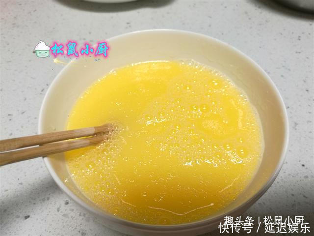 炸油条|炸油条用酵母、泡打粉全错!油条店老板教你正确做法,金黄酥脆