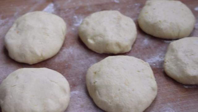 营养|南瓜饼很好吃的做法,不炸也不煎,营养又好吃,上桌就扫光