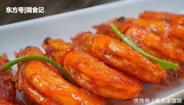 下锅|做油焖大虾时,不要直接下锅,多加这1步,大虾更香更嫩,更入味