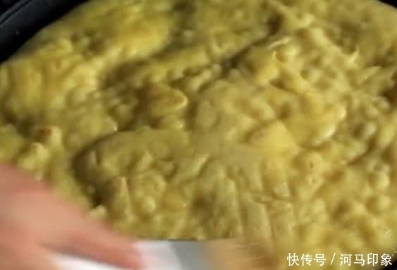 搅拌均匀|小米别再熬粥了,一个鸡蛋,一包牛奶,那样做好吃又营养