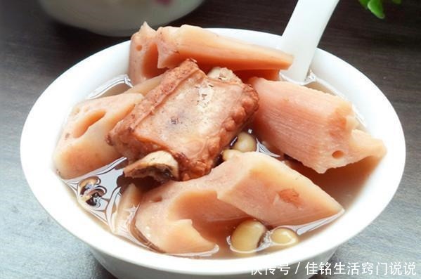 小编|这样做出来的莲藕排骨汤,味道鲜,连喝几碗都不过瘾