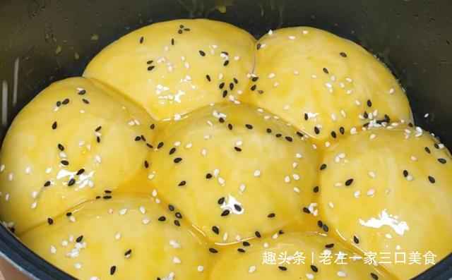 懒人|面粉别蒸馒头了,教你面包懒人做法,不烤不蒸,松软香甜又拉丝