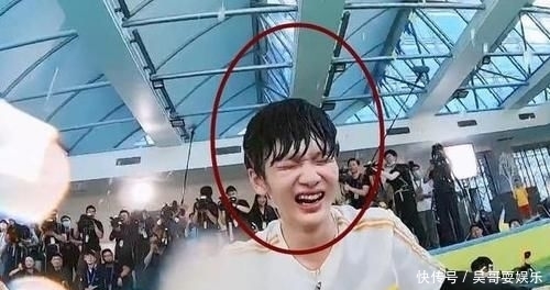 节目|染发不让录节目,有谁注意周震南咋藏金发的?掉水里后直接笑晕了