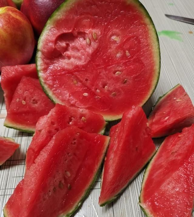 水果|这种西瓜千万不要买,水果店老板说漏了嘴,看完记得转达家里人