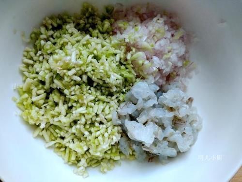 饺子皮|夏天用它包饺子,鲜香多汁消暑补水,比韭菜芹菜都好吃,全家爱吃