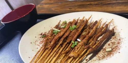 鸭肠都|老板希望你多拿的烧烤食物,越拿多越开心,你以后还买吗
