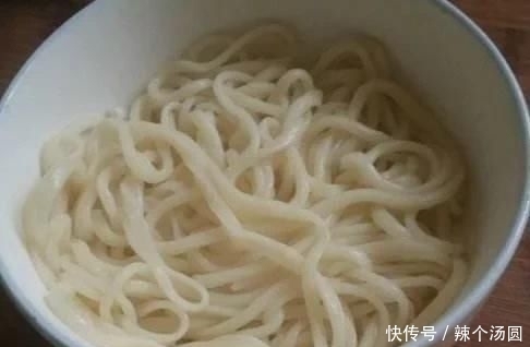 块钱|我家从来不买面条,教你秘制拉面做法,2块钱的面条够全家人吃