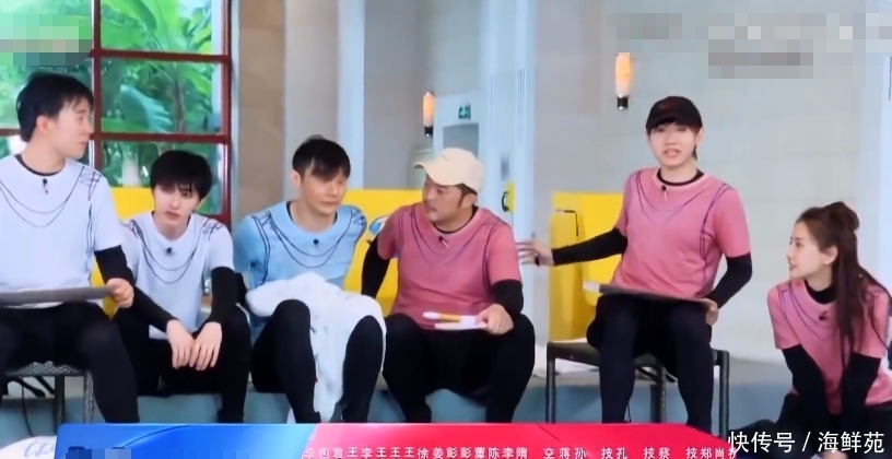 肤色|跑男8下期全员落水,失去了补妆待遇,周深这肤色是认真的吗?