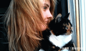 妹子|妹子,这么长的一双大长腿,再穿上这么高的高跟鞋,小心歪脚